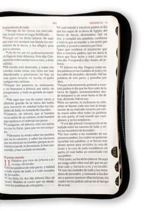 Biblia Compacta Fuente de Bendiciones Negro con Cierre