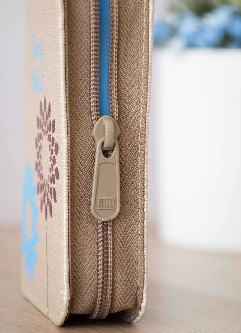 Biblia Mini de Bolsillo Beige con cierre - Imagen 3